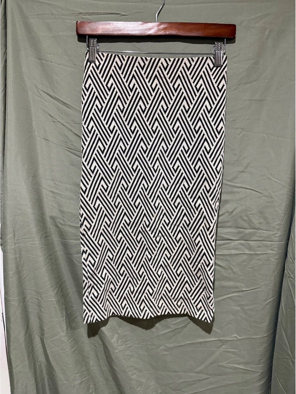 Zara Black and White Geometric Pencil Skirt